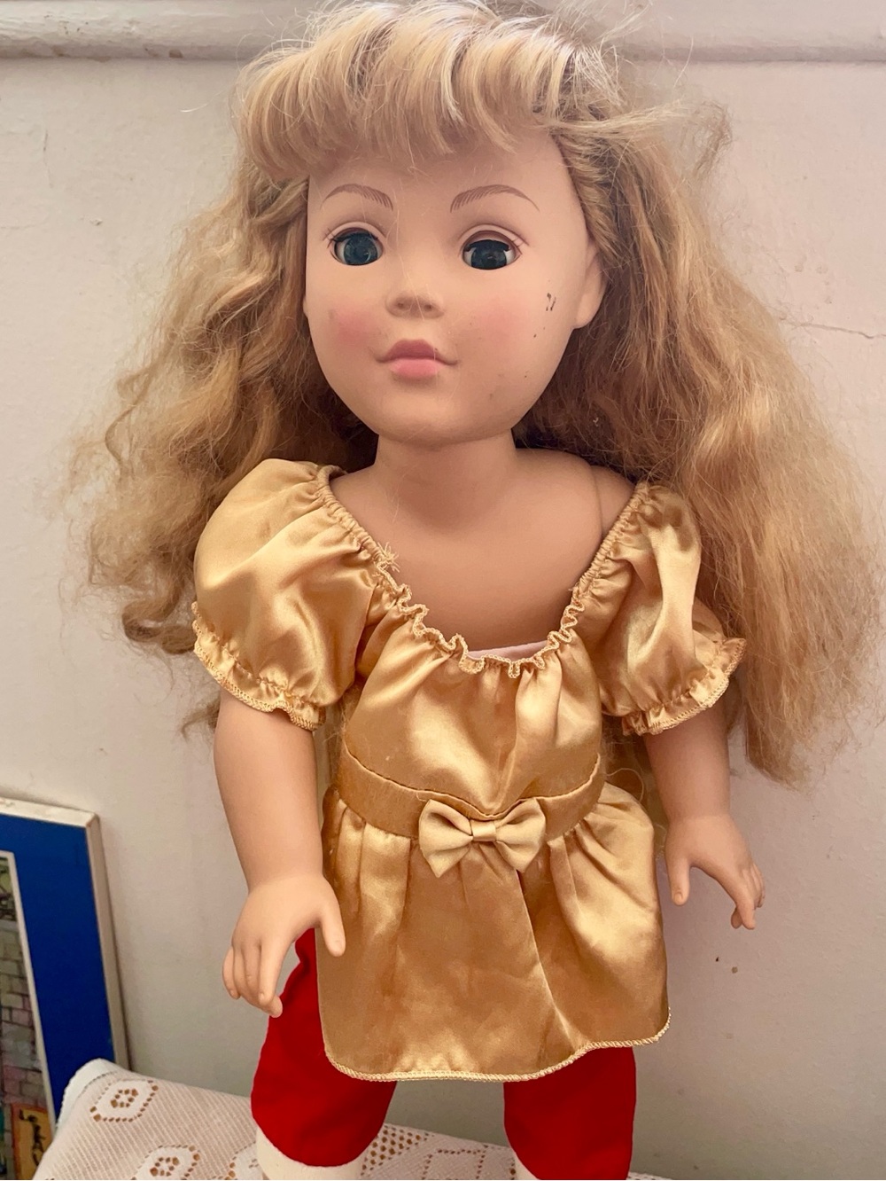 Madam Alexander 18 inch Doll, Beautiful Eyelashes, Wavy Blonde Hair, Brown Eyes